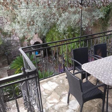 Holiday Home Stone House Пераст Екстериор снимка